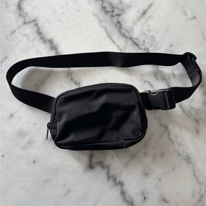 Lululemon Everywhere Belt Bag